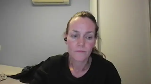 Annylove1 online show from 11.15.25