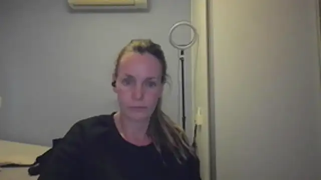 Annylove1 online show from 11.17.25