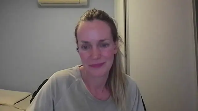 Annylove1 online show from 11.21.25