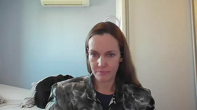 Annylove1 online show from 11.28.25