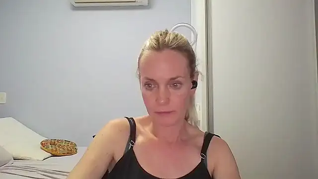 Snapshot of Annylove1 chatting on 01.18.26 Annylove1 online show from 01.18.26