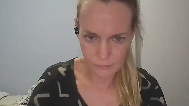 Snapshot of Annylove1 chatting on 02.04.26 Annylove1 online show from 02.04.26