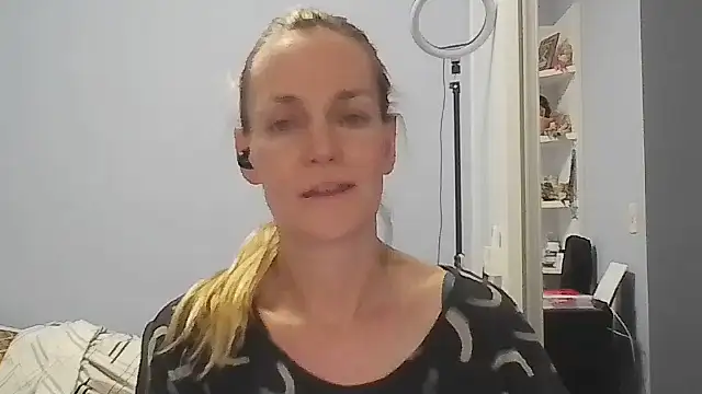 Snapshot of Annylove1 chatting on 02.11.26 Annylove1 online show from 02.11.26