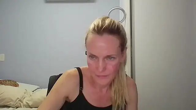 Snapshot of Annylove1 chatting on 02.16.26 Annylove1 online show from 02.16.26