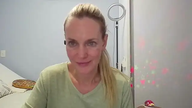 Snapshot of Annylove1 chatting on 02.22.26 Annylove1 online show from 02.22.26