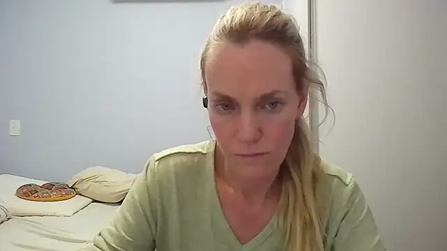 Snapshot of Annylove1 chatting on 02.25.26 Annylove1 online show from 02.25.26