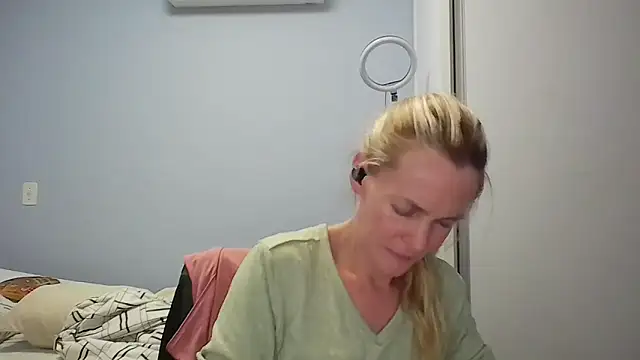 Snapshot of Annylove1 chatting on 02.26.26 Annylove1 online show from 02.26.26