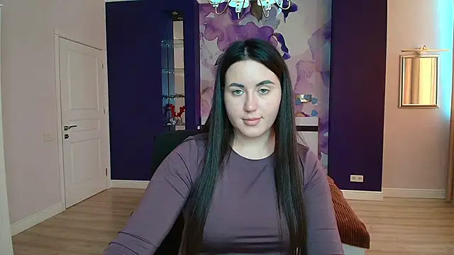 Roxie Bradley online show from 02.12.25