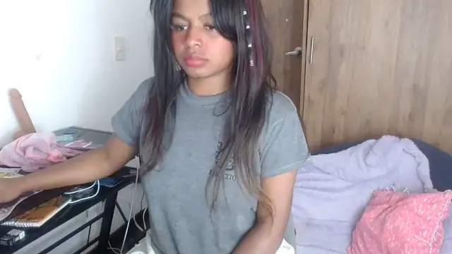 Snapshot of charlott7 chatting on 12.15.24 charlott7 online show from 12.15.24