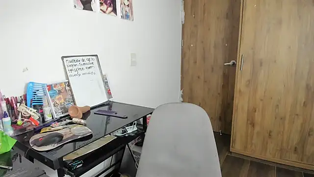 Snapshot of charlott7 chatting on 02.15.25 charlott7 online show from 02.15.25