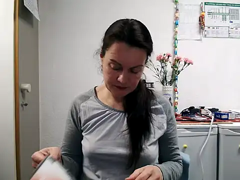 LoveNBloom online show from 01.27.25