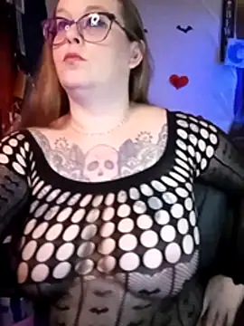 Snapshot of edgexchaos chatting on 02.17.26 edgexchaos online show from 02.17.26