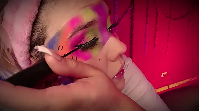 Laura takint online show from 03.13.25