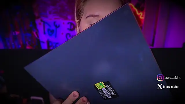 Laura takint online show from 09.25.25