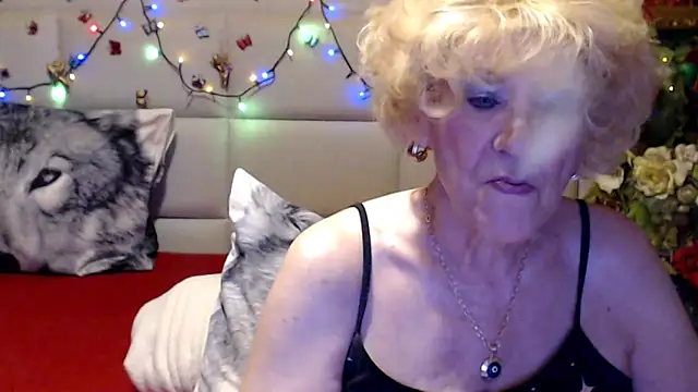 Snapshot of HappyWomanOn chatting on 06.02.26 HappyWomanOn online show from 06.02.26