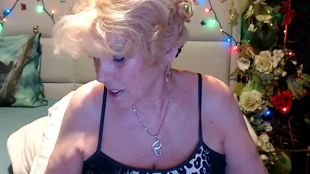 Snapshot of HappyWomanOn chatting on 06.03.26 HappyWomanOn online show from 06.03.26