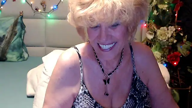 Snapshot of HappyWomanOn chatting on 06.05.26 HappyWomanOn online show from 06.05.26