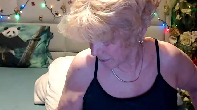 Snapshot of HappyWomanOn chatting on 06.06.26 HappyWomanOn online show from 06.06.26
