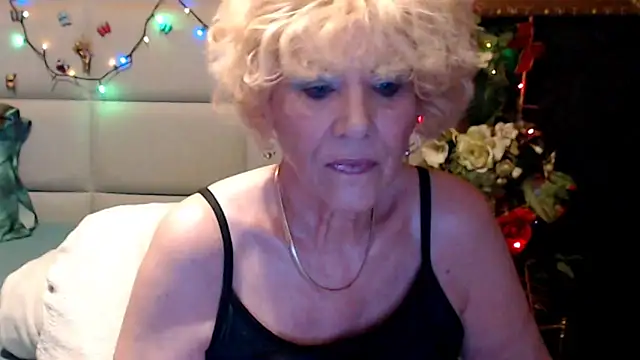Snapshot of HappyWomanOn chatting on 06.10.26 HappyWomanOn online show from 06.10.26