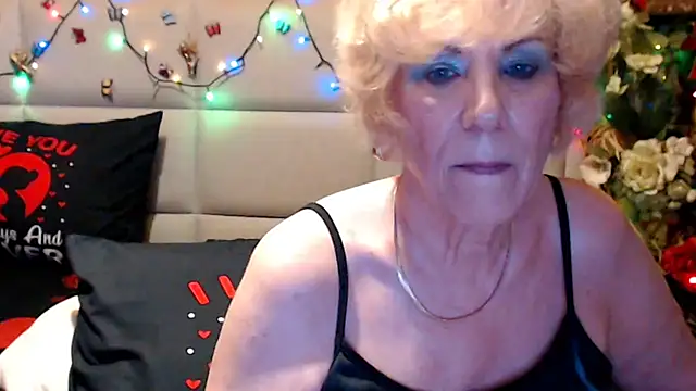 Snapshot of HappyWomanOn chatting on 06.22.26 HappyWomanOn online show from 06.22.26