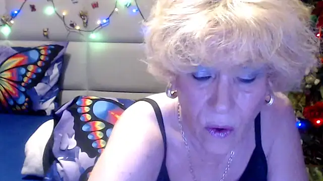 Snapshot of HappyWomanOn chatting on 06.25.26 HappyWomanOn online show from 06.25.26
