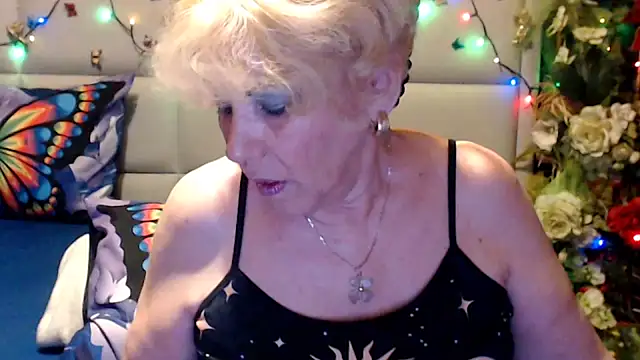 Snapshot of HappyWomanOn chatting on 06.28.26 HappyWomanOn online show from 06.28.26
