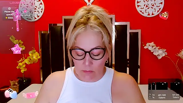 Nayla Garner online show from 02.04.25