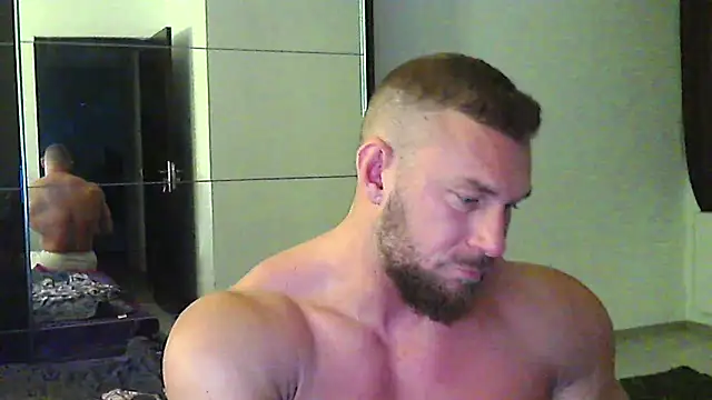 Snapshot of muscularkevin chatting on 05.19.26 muscularkevin online show from 05.19.26
