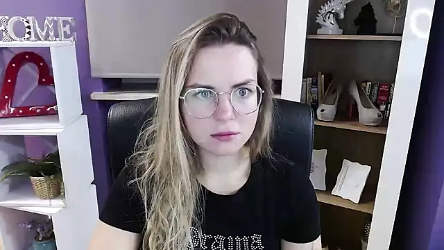 Zoey Erotic online show from 10.22.25