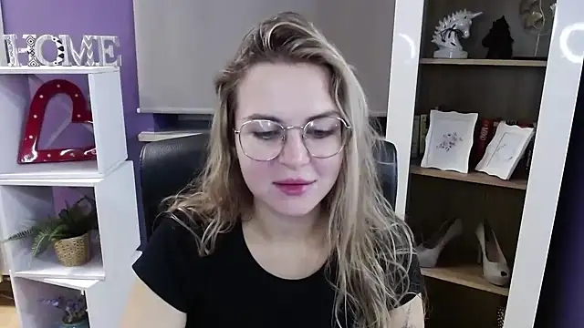 Zoey Erotic online show from 10.27.25