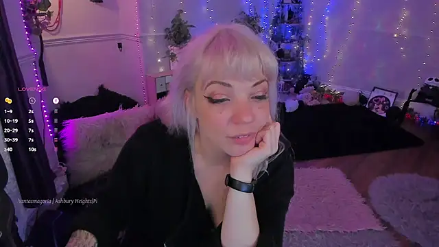 AliceW0lf online show from 10.13.25