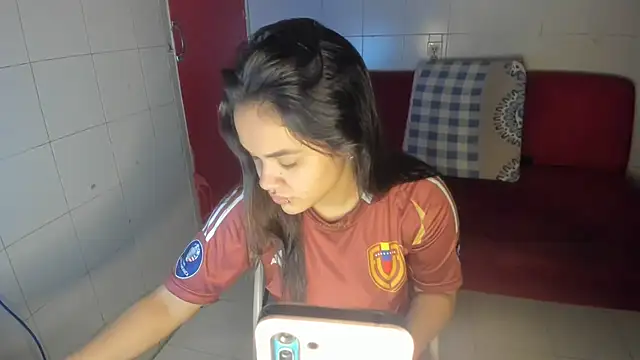 Snapshot of CAMILA--REY chatting on 01.10.25 CAMILA--REY online show from 01.10.25