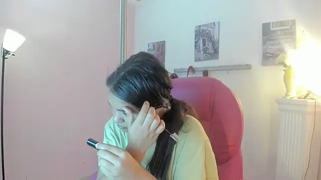 Snapshot of CAMILA--REY chatting on 01.13.25 CAMILA--REY online show from 01.13.25