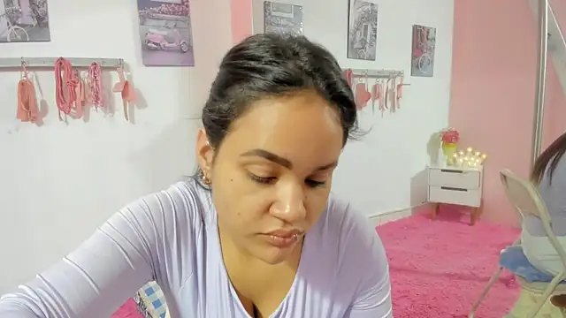 Snapshot of CAMILA--REY chatting on 01.27.25 CAMILA--REY online show from 01.27.25
