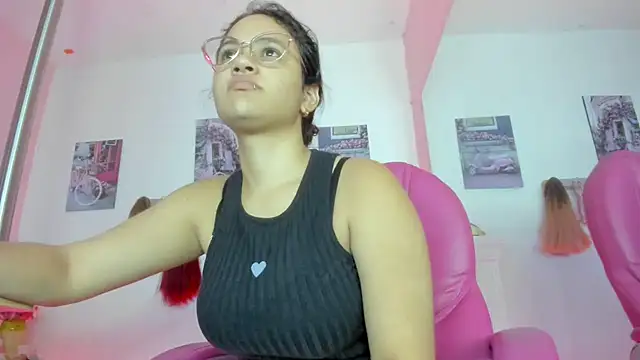Snapshot of CAMILA--REY chatting on 02.04.25 CAMILA--REY online show from 02.04.25