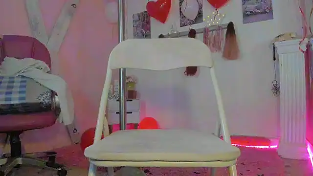 Snapshot of CAMILA--REY chatting on 02.16.25 CAMILA--REY online show from 02.16.25