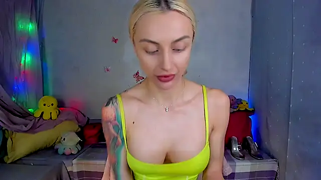 LickLizzy online show from 11.02.25