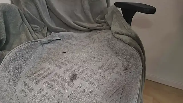 Snapshot of control-me chatting on 09.08.25 control-me online show from 09.08.25