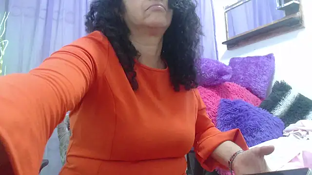 Snapshot of heyline_milf chatting on 10.07.25 heyline milf online show from 10.07.25