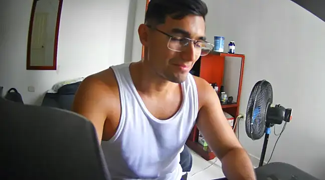 Snapshot of lechero226 chatting on 12.19.24 lechero226 online show from 12.19.24