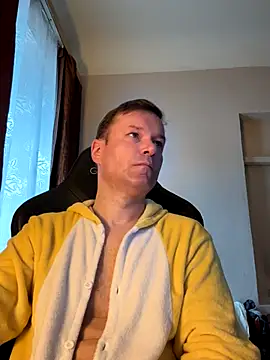 Snapshot of Leonuri chatting on 11.24.25 Leonuri online show from 11.24.25