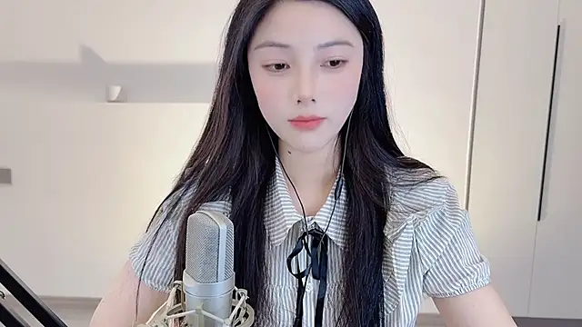 Snapshot of HaagenDazs_ chatting on 02.19.25 HaagenDazs  online show from 02.19.25
