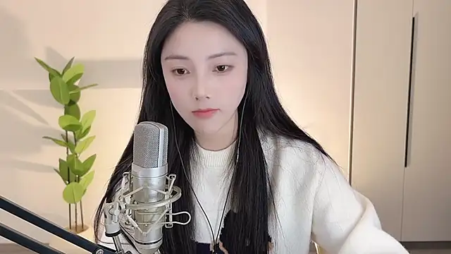 Snapshot of HaagenDazs_ chatting on 02.21.25 HaagenDazs  online show from 02.21.25