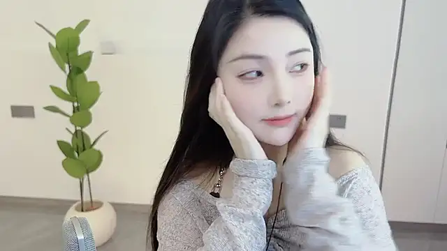 Snapshot of HaagenDazs_ chatting on 03.05.25 HaagenDazs  online show from 03.05.25