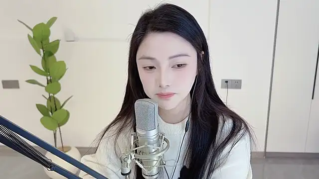 Snapshot of HaagenDazs_ chatting on 03.06.25 HaagenDazs  online show from 03.06.25