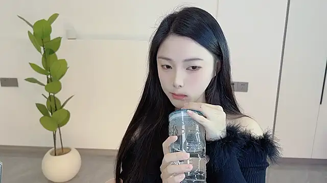 Snapshot of HaagenDazs_ chatting on 03.10.25 HaagenDazs  online show from 03.10.25
