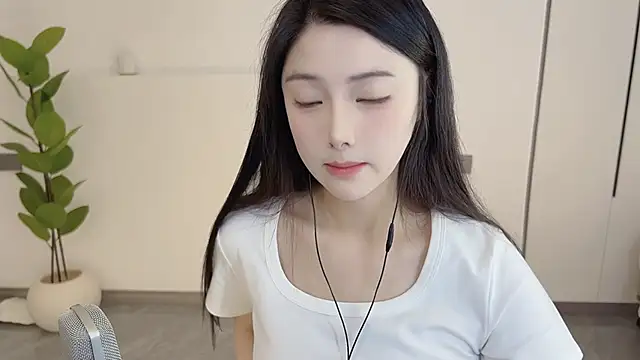 Snapshot of HaagenDazs_ chatting on 03.19.25 HaagenDazs  online show from 03.19.25