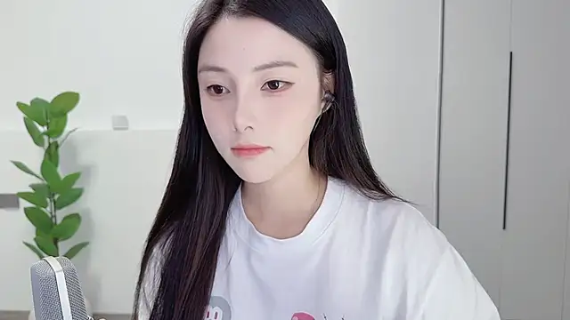 Snapshot of HaagenDazs_ chatting on 10.07.25 HaagenDazs  online show from 10.07.25