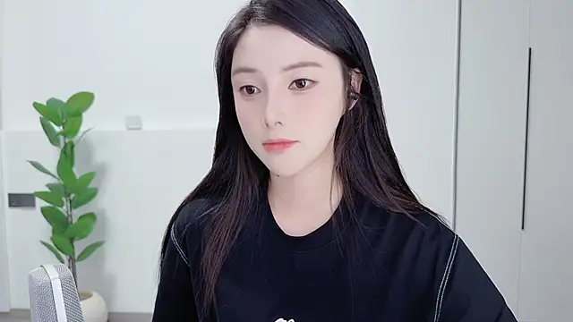 Snapshot of HaagenDazs_ chatting on 10.08.25 HaagenDazs  online show from 10.08.25