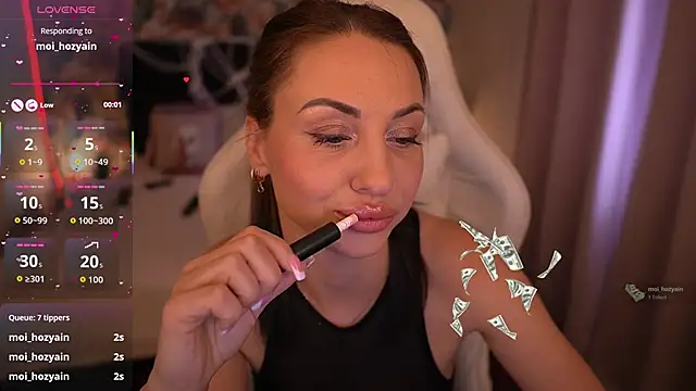 Snapshot of KristiiMax chatting on 10.28.25 KristiiMax online show from 10.28.25